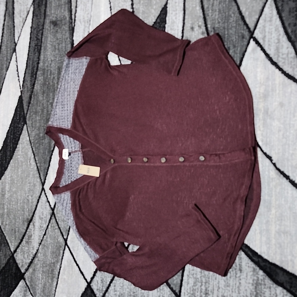 BKE BURGUNDY WAFFLE KNIT OVERSIZED BUTTON-DOWN V-NECK RAW-EDGE SHIRT